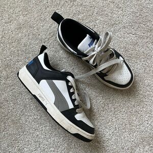 Puma Boys Black, Gray, and White Sneakers Size 6C